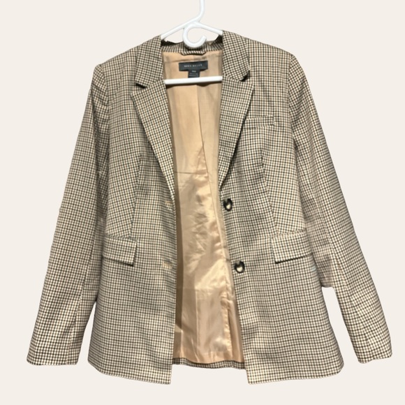 Blazer - Picture 1 of 1